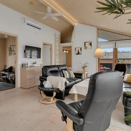 Amazing In Sydals With Wifi Feriehus *